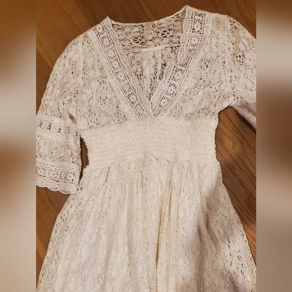 White lace dress - Picture 2 of 5